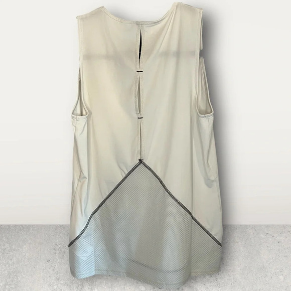 Zuda Activewear top size XS, cool comfy stretchy slits in back white gray NEW - Picture 2 of 8